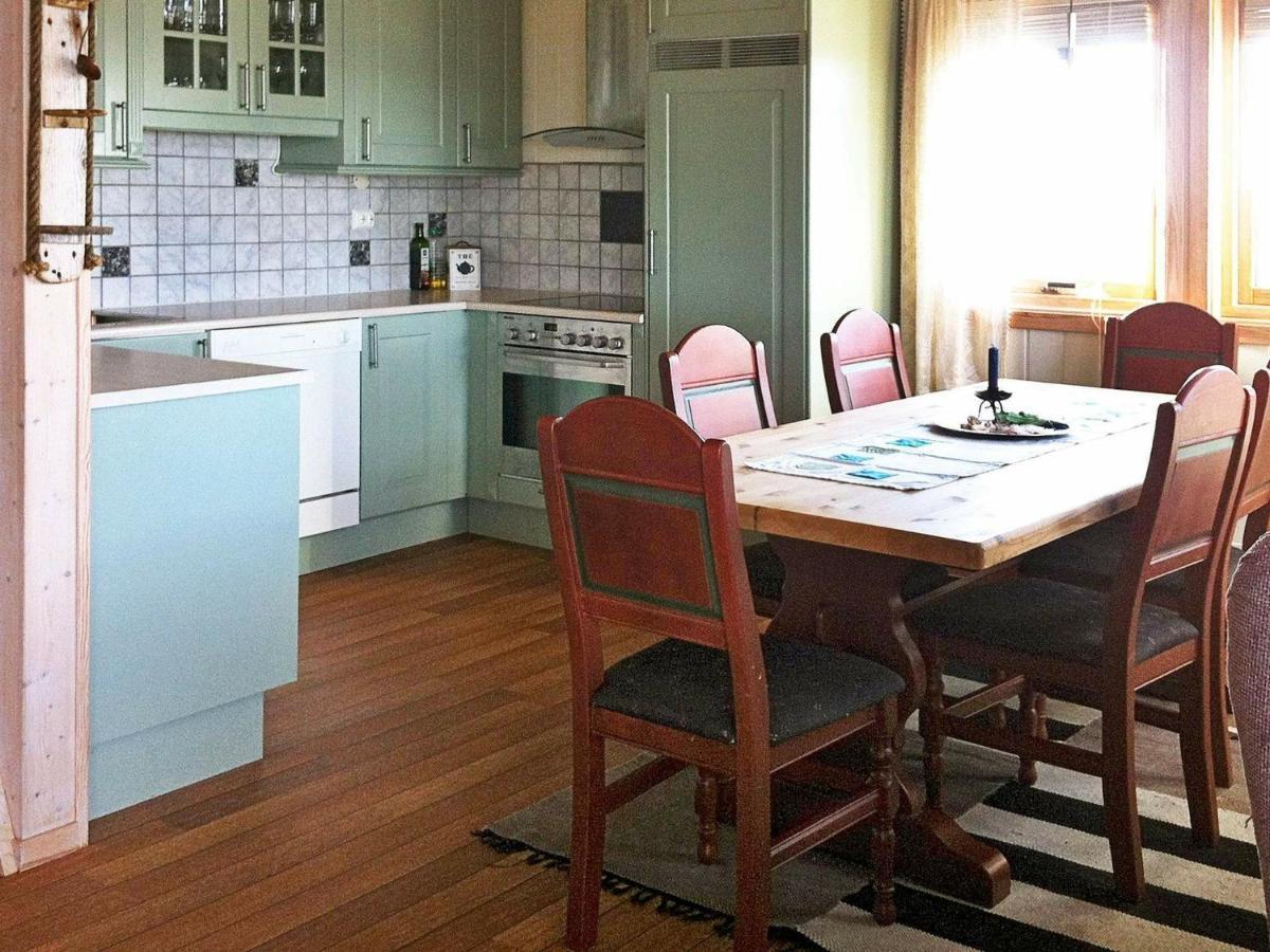 Three-Bedroom Holiday Home In Dyrvik Tuvnes Номер фото